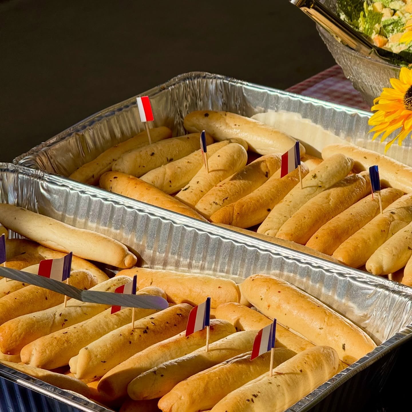 Freshly baked mini French baguettes 🇫🇷
Prepared and baked the very same morning for ultimate freshness.
Brushed with real butter, garlic, and parsley…
Crispy on the outside, soft and warm on the inside.
Simple ingredients. Elevated flavor.
Because even bread deserves to be unforgettable.
Perfect addition to any pasta station, buffet, or cocktail event.
Golden, fragrant, and served warm for that true French experience.
At Oui Oui French Catering, we believe the details make the difference.
And yes… guests always go back for seconds.
👨🏽🍳🇫🇷
Oui Oui French Catering LA
#ouiouifrenchcateringla #FrenchCatering #LosAngelesEvents #FrenchTouch #FoodieLA eventlosangeles garlicbread frenchfood