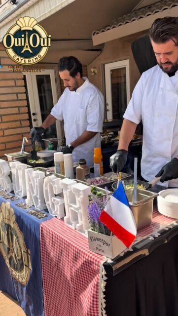 Fresh brioche soaking slowly in golden custard.
Omelettes folding perfectly in the pan, packed with crisp, fresh toppings.
Butter sizzling. Strawberries melting over warm, caramelized French toast.
This is not just brunch.
It’s a live French experience.
Our chefs cook everything in front of your guests, turning simple ingredients into something unforgettable. Warm, elegant, indulgent… the kind of morning people talk about long after the last bite.
Bring a little Paris to your table 🇫🇷✨