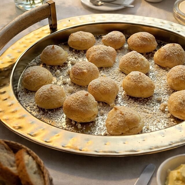 Fresh out of the oven Gougères au Comté 🇫🇷✨
Golden little bites made with traditional choux pastry and generous aged Comté cheese.
Light, airy, and full of flavor, these are the kind of appetizers that disappear from the tray in seconds during an event.
A true classic from French cuisine, simple, elegant, and always a crowd favorite.
Perfect for cocktail hours, weddings, and private events in Los Angeles.
A small bite… with a big French flavor 👨🏽🍳🇫🇷
#ouiouifrenchcateringla #Frenchfood #LosAngelesCatering #catering #frenchcatering